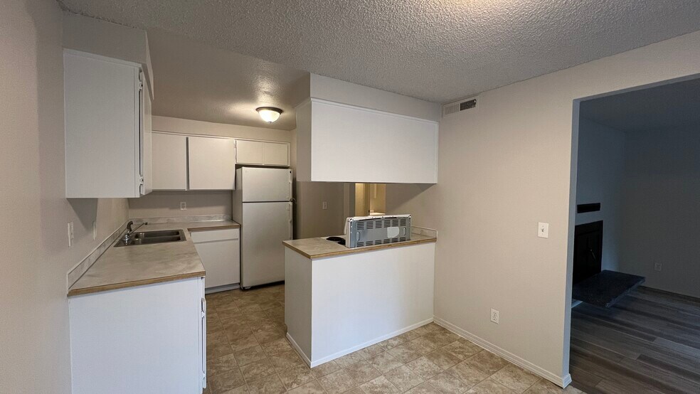 Building Photo - 14801 132nd Ave E