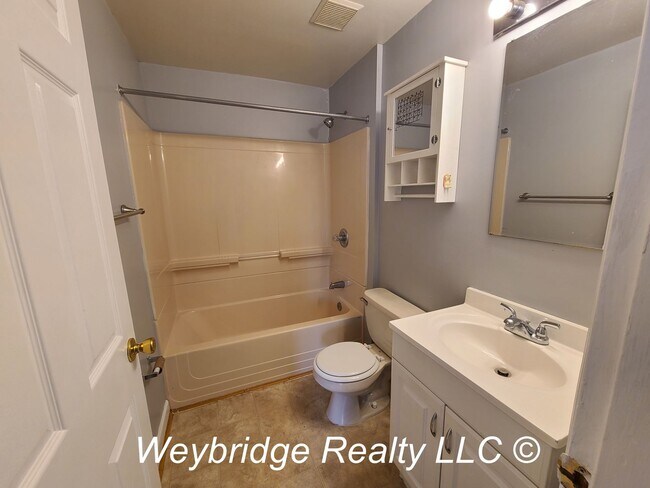 Building Photo - 2291 Townhill Rd