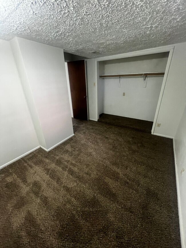 Building Photo - 739 S Arthur Ave