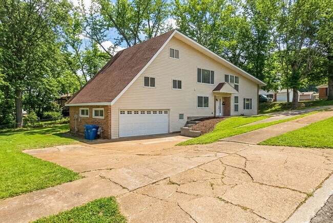 Building Photo - 3720 Greengrass Dr