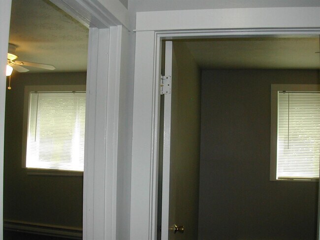 Building Photo - 249 Brookridge Ct