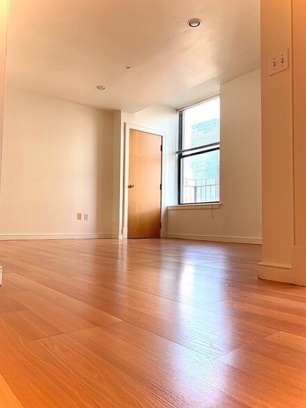 Primary Photo - 170 Tremont St
