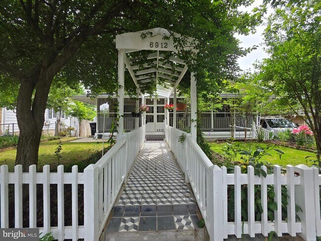 Building Photo - 6912 Furness Ave