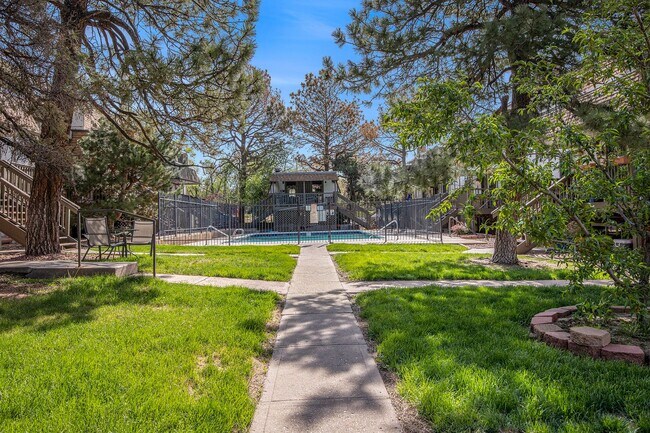 Building Photo - University Hills 2 bedroom and 1.5 Bath Co...