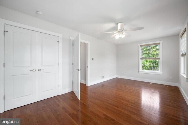 Building Photo - 457 S 6th St