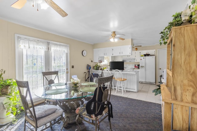 Building Photo - 3811 Crouch Dr