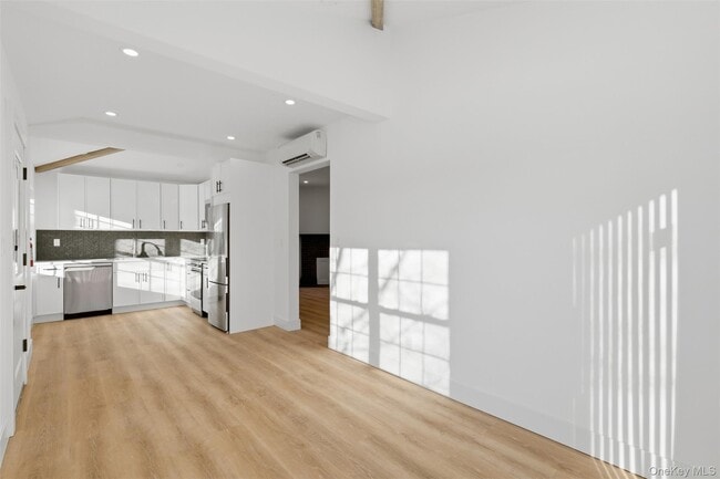 Building Photo - 134 E Main St