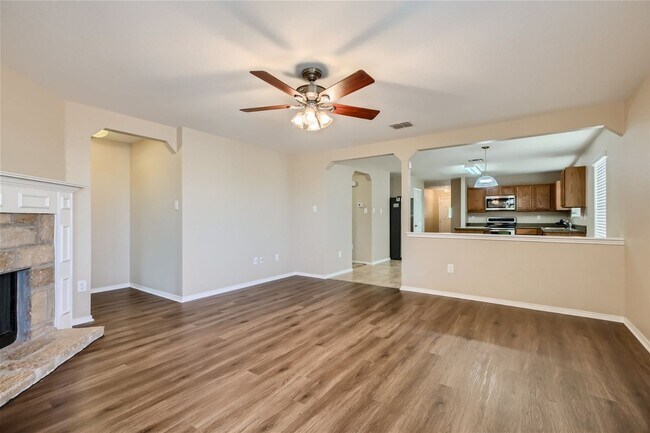 Building Photo - Move in ready!!  3 bedroom plus office!!