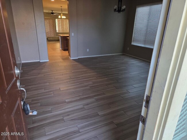 Building Photo - 1168 W Desert Hollow Dr