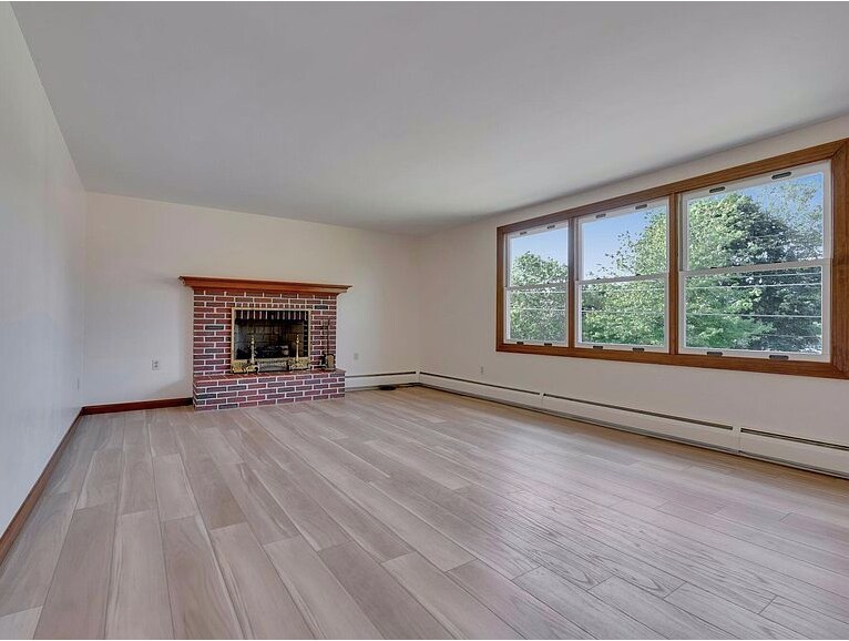 Building Photo - 24 Riverview St