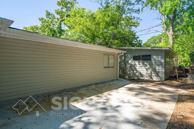 Building Photo - 1524 33rd St Ensley