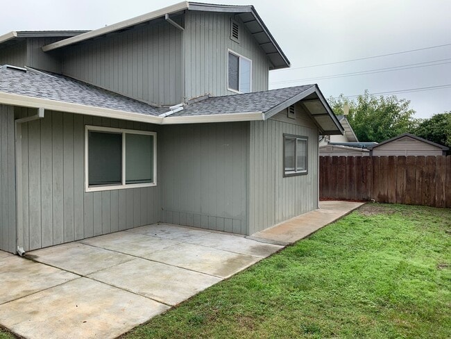 Building Photo - Super clean and move-in ready 3 Bedroom, 2 Bath!!