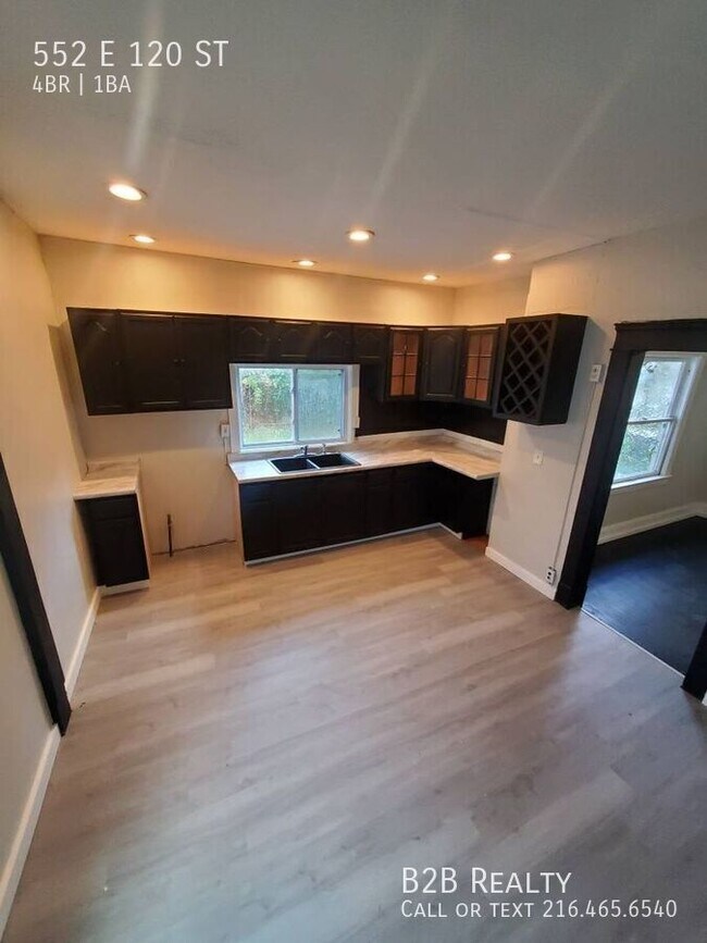 Primary Photo - 552 E 120th St