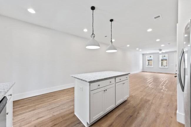 Building Photo - 503 N Walnut St