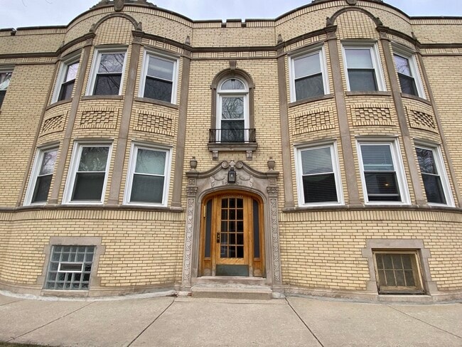 Building Photo - 2524 W Ardmore Ave