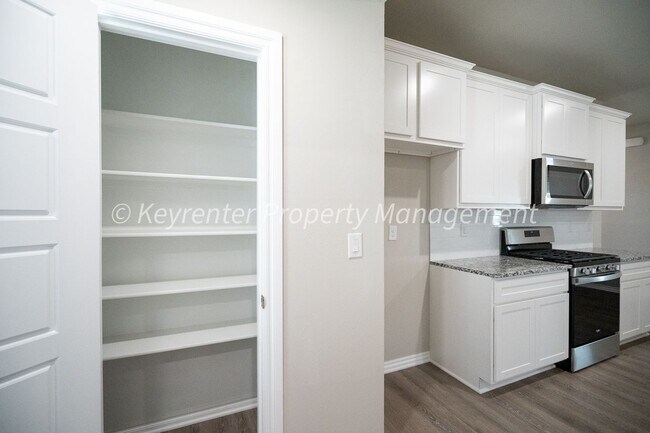 Building Photo - Gorgeous 4 Bed 2 Bath Home in Deer Creek School District!