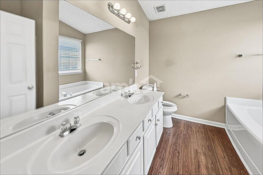 Building Photo - 1394 Ivey Pointe Dr SE