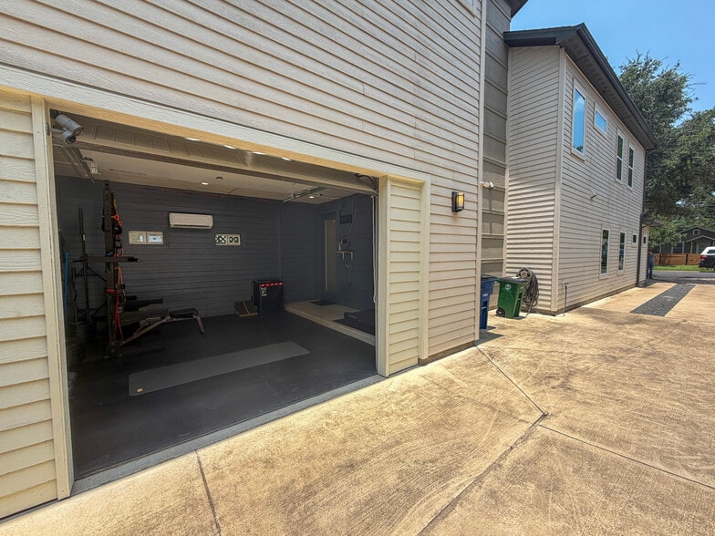 Building Photo - 3713 Munson St