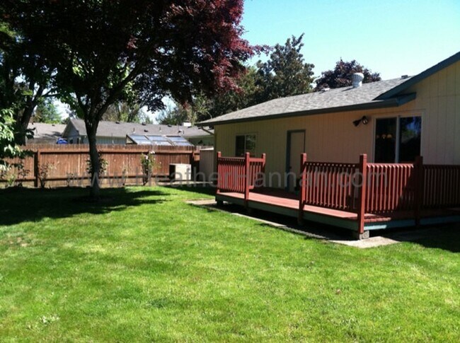 Building Photo - 3 Bedroom House with many upgrades!