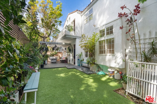 Building Photo - 736 Oxford Ave