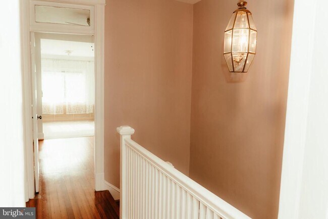 Building Photo - 636 Kenyon St NW