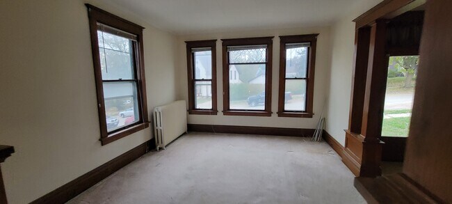 Building Photo - 632 Wilson St