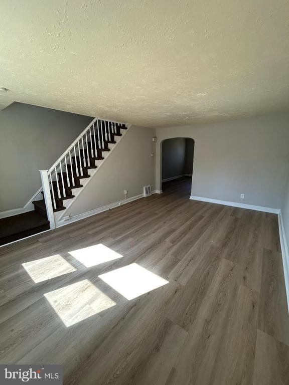 Building Photo - 330 W 21st St