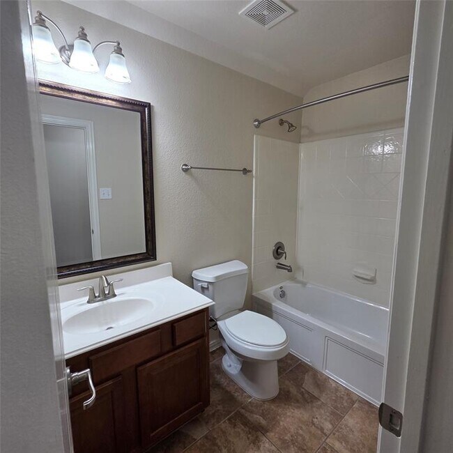 Building Photo - 26101 Brickhill Dr