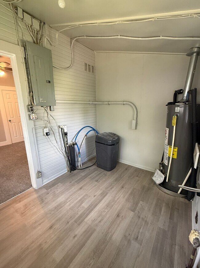 Building Photo - 2 Bed 2 bath remodeled home