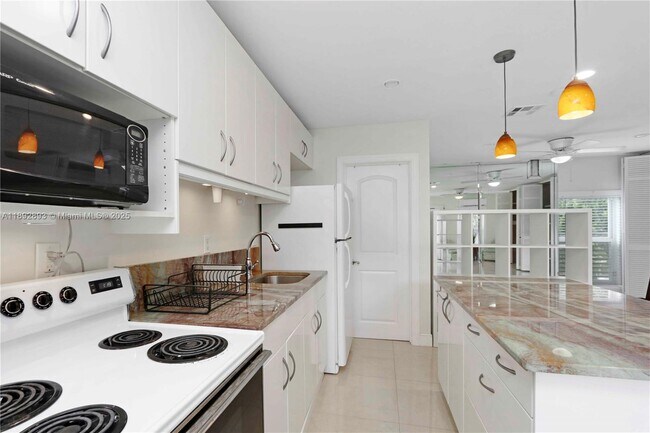 Building Photo - 10211 SW 80th St