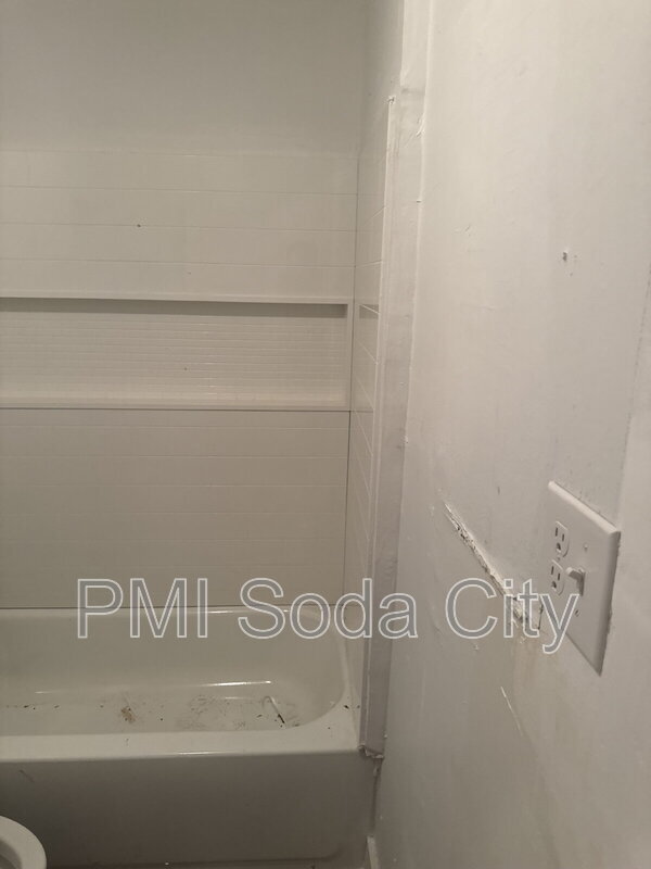 Building Photo - 211 E Brooks St