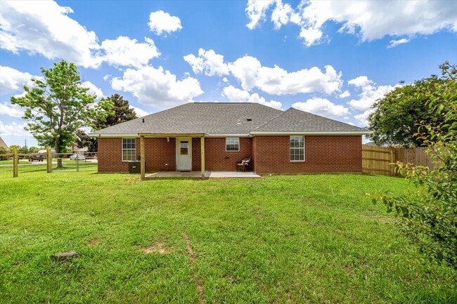 Building Photo - 3/2 OFF SILVERHILL AVE