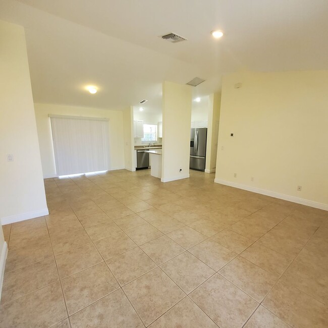 Building Photo - Your Florida Oasis Awaits