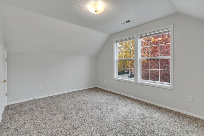 Building Photo - Spacious 3 Bedroom Home in Olympia