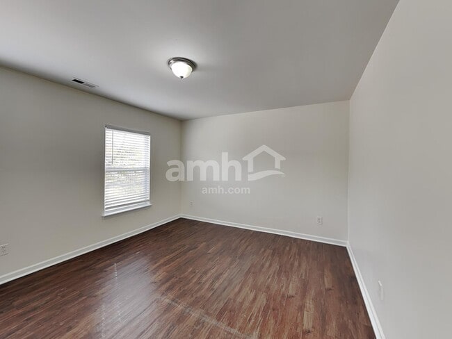 Building Photo - 267 Flanders Dr