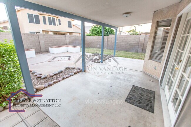 Building Photo - 1431 E Encinas Ave