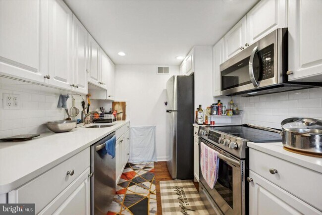 Building Photo - 25 N Buck Ln