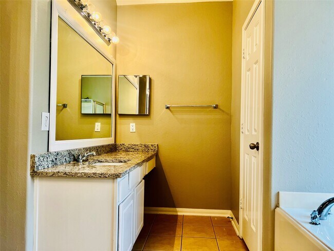 Building Photo - 18215 Linden Forest Ln