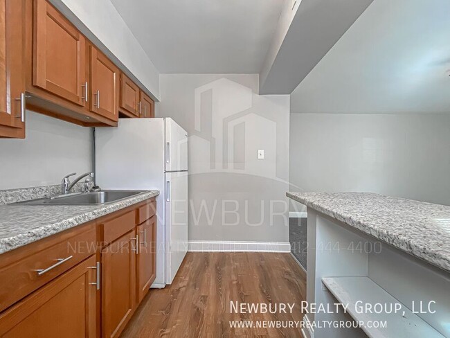 Building Photo - Modern One-Bedroom Apartment in Port Vue: ...