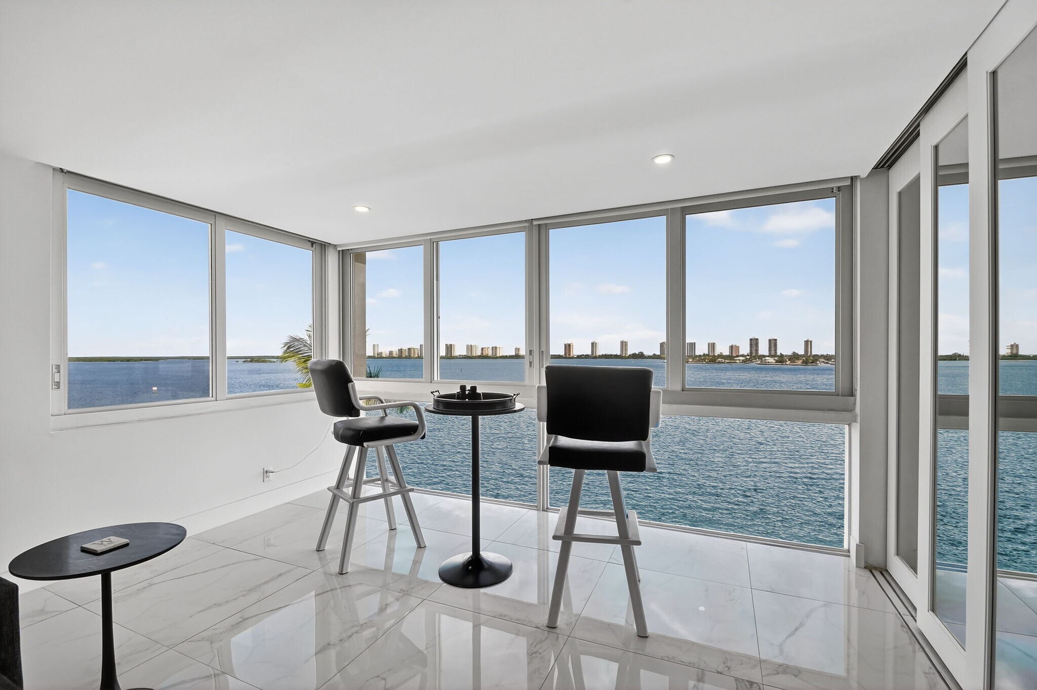 Building Photo - 301 Lake Shore Dr