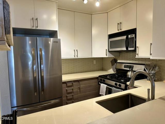 Building Photo - 355 N Maple St