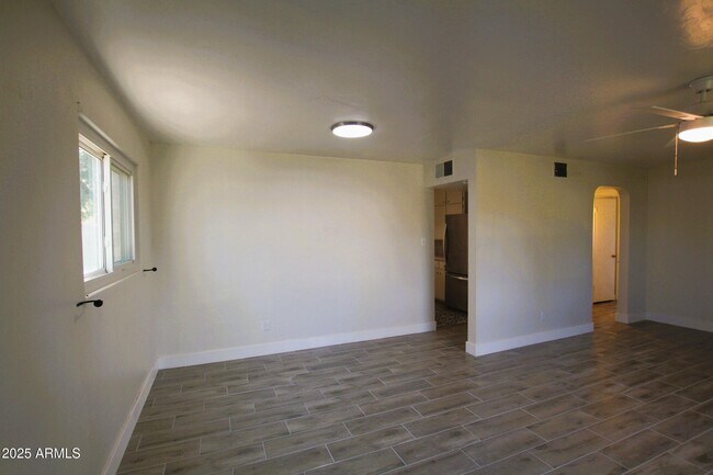 Building Photo - 1333 E Flower St