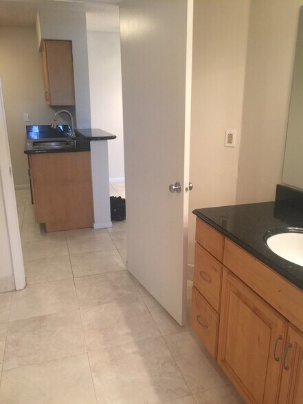 Building Photo - 2880 N Oakland Forest Dr
