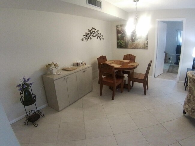 Building Photo - 22 Capri Dr