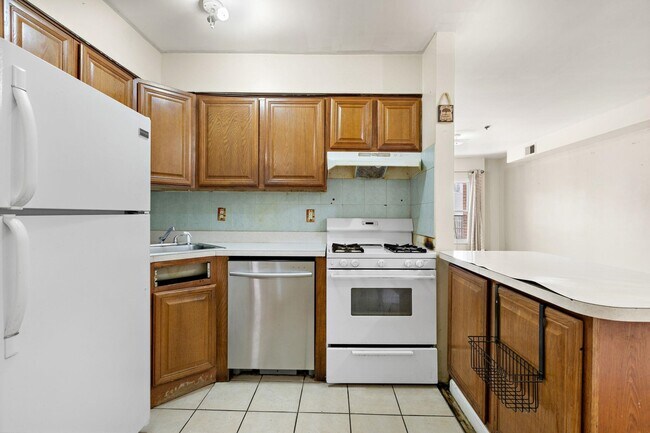 Building Photo - 420 6th St