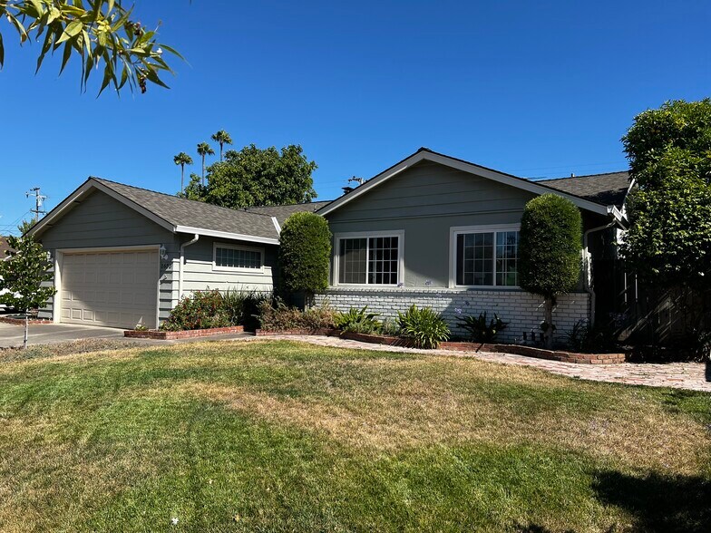Building Photo - 1650 Glenroy Dr