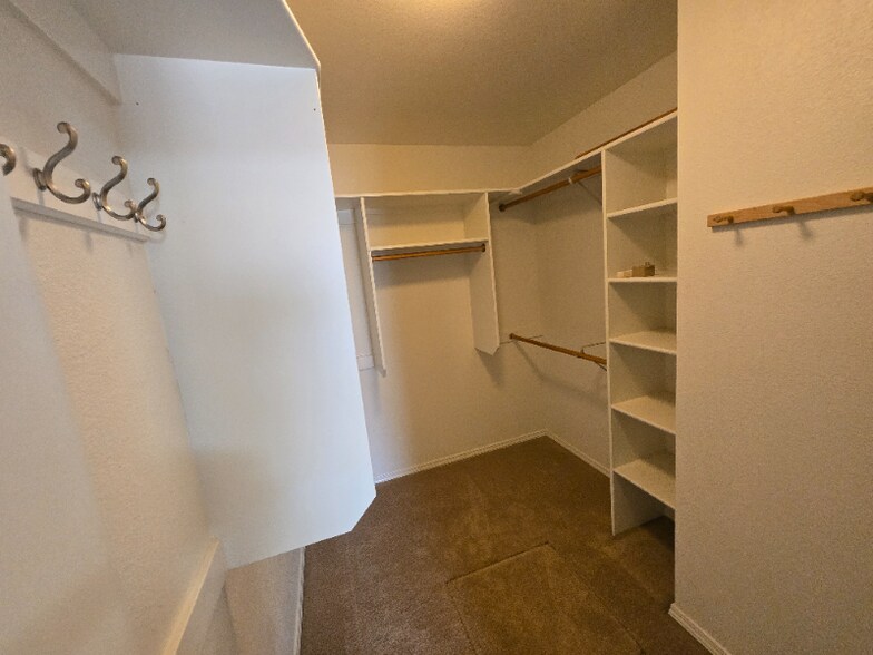 Building Photo - 2660 S Spring Bar Way