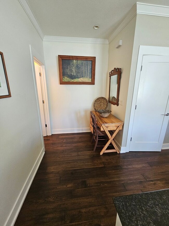 Building Photo - MOVE IN SPECIAL! 1/2 OFF FIRST MONTH'S REN...