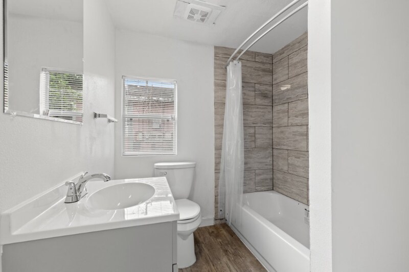 Building Photo - 1050 19th St S