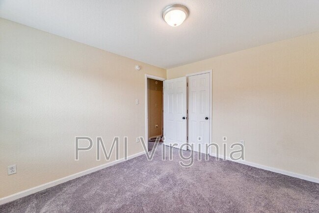Building Photo - 68 Carver Cir